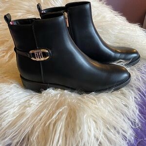 NWT Tommy Hilfiger “Diyana” black short leather ankle boots